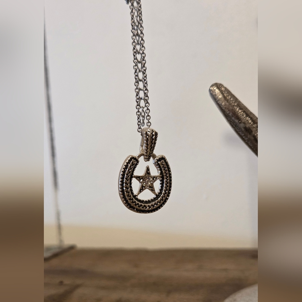 Montana Silversmiths Western Silver Star Pendant Necklace - Silver Tone